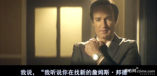 《成为邦德》剧照。乔治·拉赞比为了应聘角色,偷了肖恩·康纳利的西装,买了钢劳,出现在制片人办公室门口