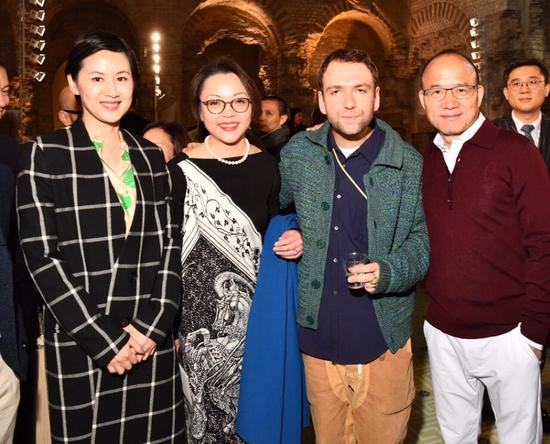从右至左:复星集团董事长郭广昌,Lanvin创意总监Bruno Sialelli,复星集团全球合伙人、复星时尚集团董事长、Lanvin董事会主席程云,复星基金会、复星艺术中心主席王津元。