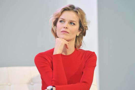 Dior迪奥活肤驻颜系列形象代言人伊娃•赫兹高娃Eva Herzigova