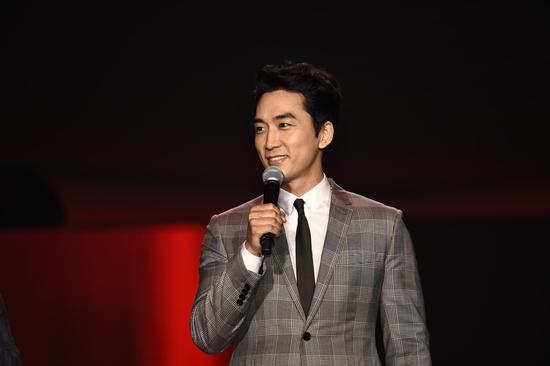 代言人宋承宪的惊艳亮相更是引爆了全场来宾的热情