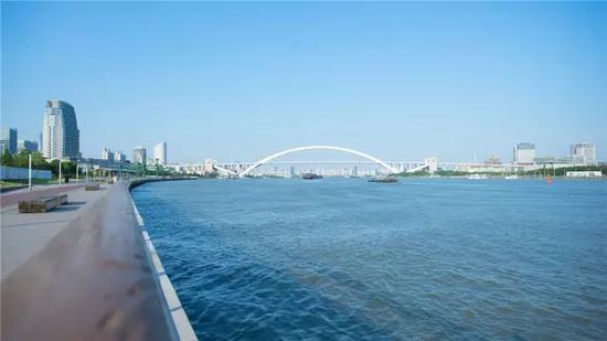 西岸江景
