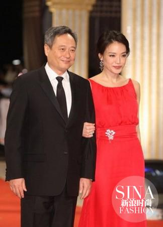 导演李安搭档舒淇共同颁奖