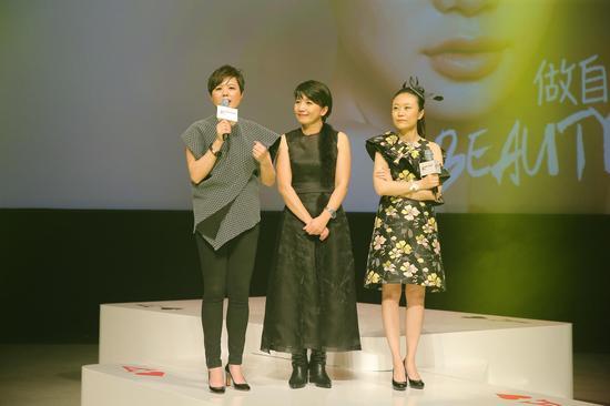 (左起)嘉人品牌总经理刘颖女士、赫斯特媒体广告集团中国区首席执行官杨玟女士、嘉人首席内容官邓立女士致辞