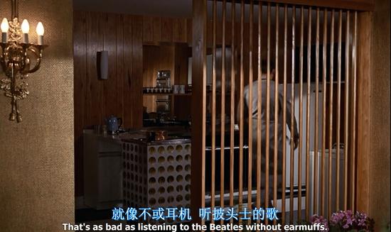 于是竟然真的抛开美人,去冰箱重新拿了一瓶。