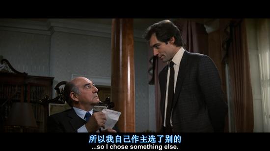 《皇家赌场》冰桶中香槟颈上的标志看出是Bollinger