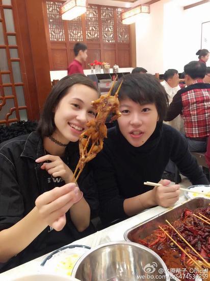与童童吃牛蛙