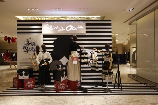 Alice + Olivia 胶囊系列Stace Face主题陈列