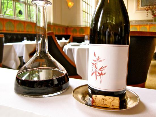 在英国《美酒世界》举办的年度酒单大赏中,餐厅摘得了“2015年世界最佳酒单”及“北美最佳酒单”