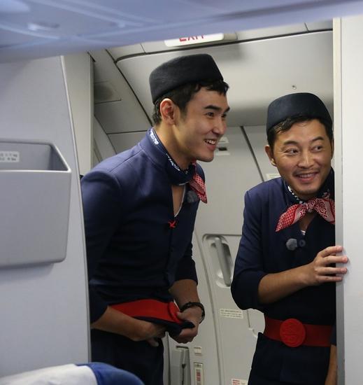 这哪里是空姐,分明是猥琐大叔