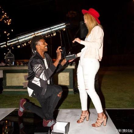 Nick Young向女友Iggy求婚