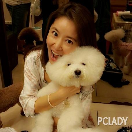 林心如看起来仍然保持着少女般的肌肤