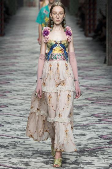 Gucci 2016春夏系列及肩耳环与繁复的肩部装饰