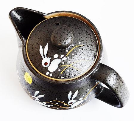 九谷烧兔子茶壶(3030日元)