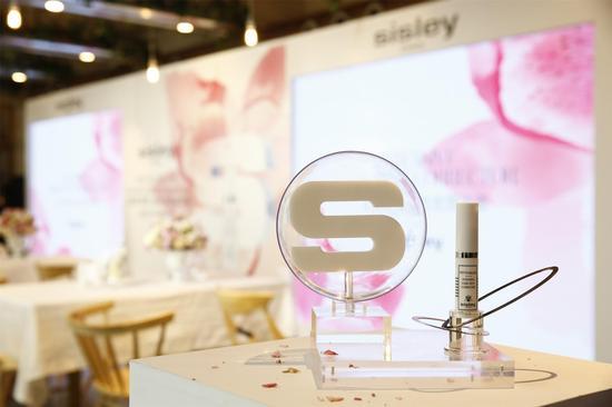 Sisley法国希思黎焕白淡斑精华露新品上市