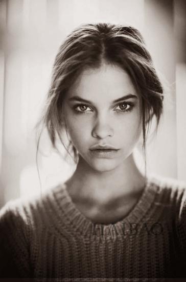 芭芭拉·帕尔文 (Barbara Palvin)