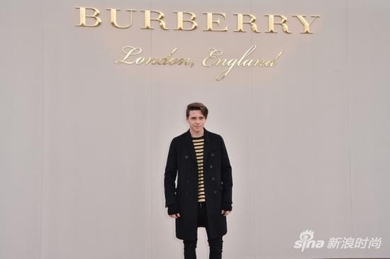 贝家大公子Brooklyn为Burberry拍摄最新香水广告