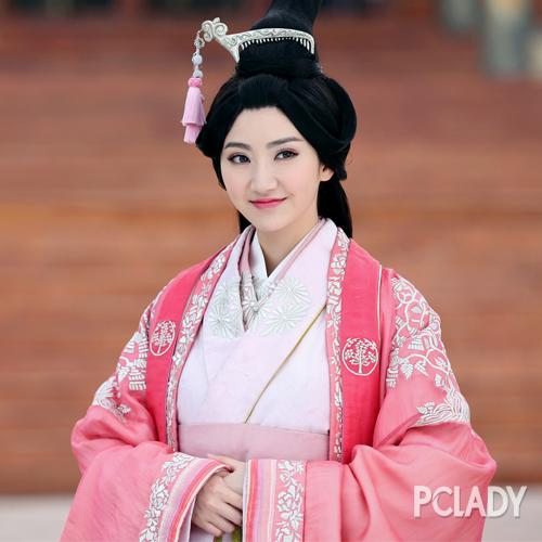 桃红色眼妆真是妩媚出挑