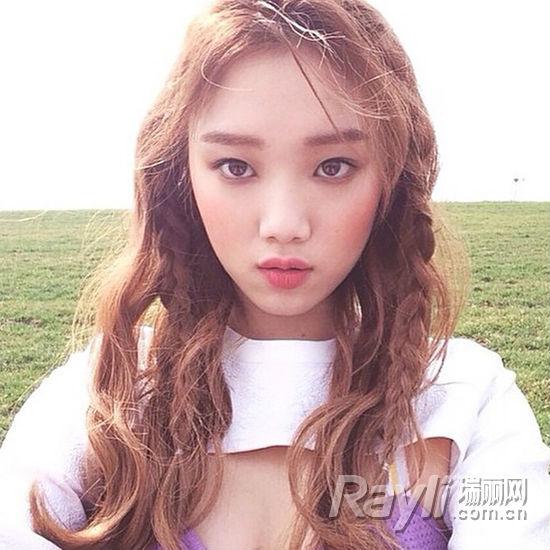 厚唇派美人-李圣经
