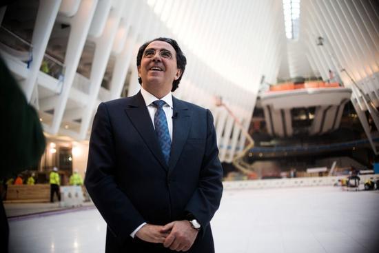 “公共空间受欢迎,是很有必要的,” Calatrava 在周一的导览中说。