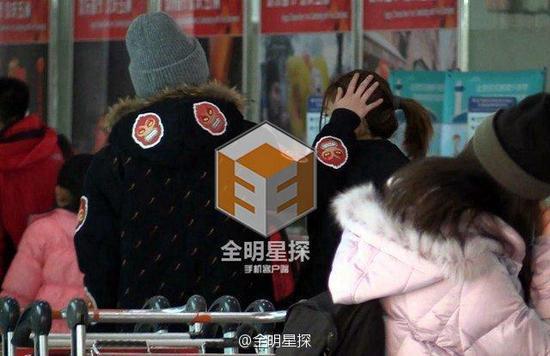 华晨宇邓紫棋甜蜜摸头(图片来源:全民星探)