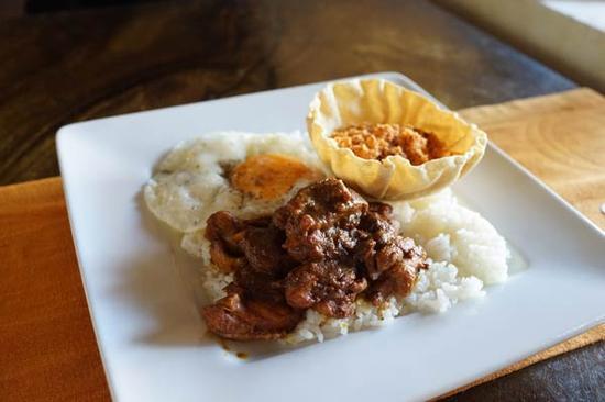 咖喱鸡肉米饭