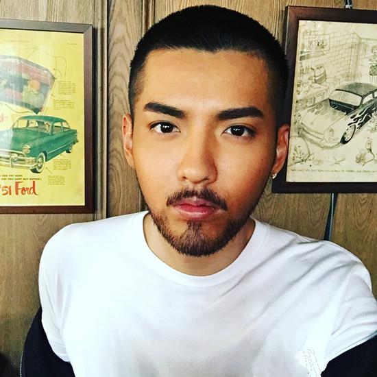 还记得一脸胡茬的吴亦凡吗?!