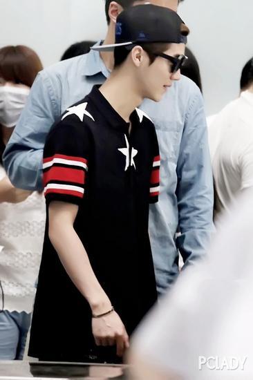 鹿晗in Givenchy
