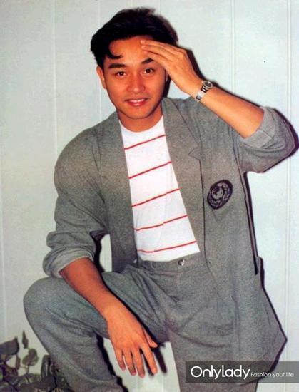 灰色休闲西装+条纹海魂衫
