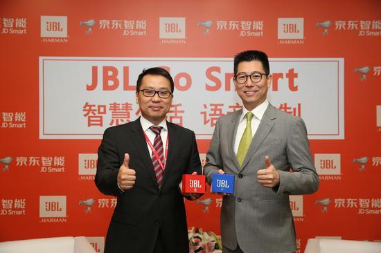 哈曼时尚及车载音响部大中华区副总裁兼总经理郭志明先生与京东智能总裁王振辉先生合影