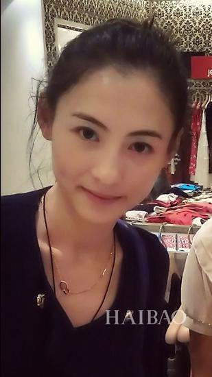 张柏芝裸妆