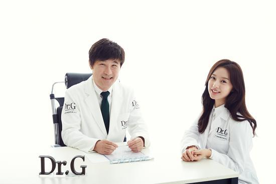 (Dr.G品牌创始人安建荣博士和Dr.G形象代言人金智媛)