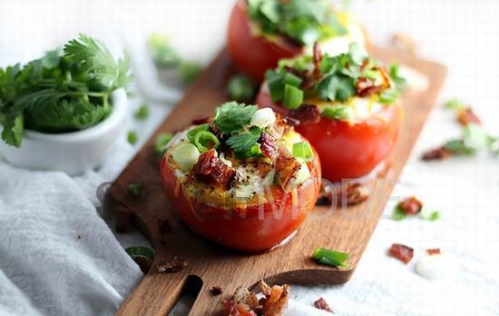 Baked Eggs in Tomato Cups