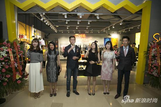 The Simpsons Store全球首店开业剪彩仪式