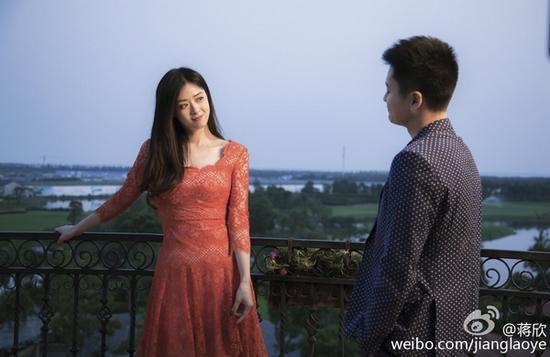 蒋欣穿蕾丝裙