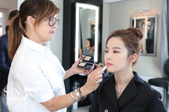 Dior迪奥顶级彩妆大师Phophie Mathias为刘亦菲打造妆容