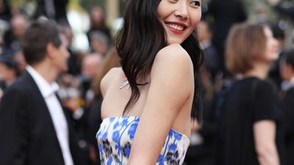刘雯抹胸助阵戛纳