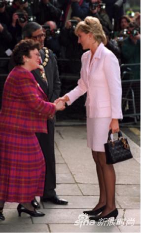 Dior 经典系列——Lady Dior与英国戴安娜王妃