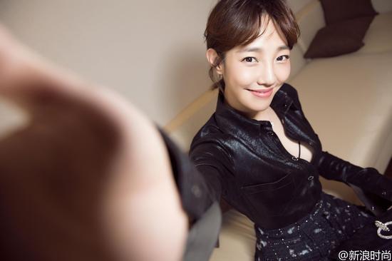 白百何在为CHANEL 2016 #巴黎在罗马# 高级手工坊系列北京大秀做准备中