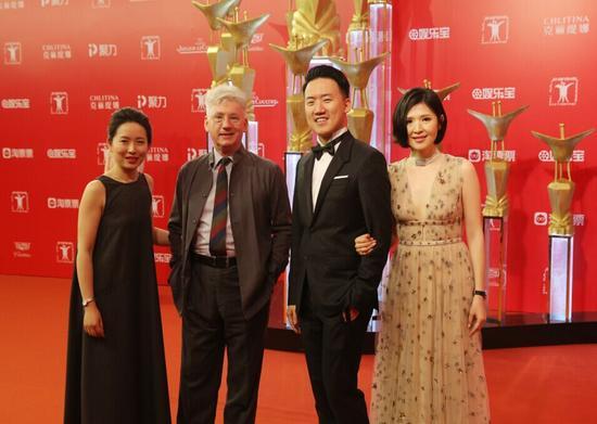 (图片:奥斯卡著名导演柯文思先生、制片人韩轶女士,克丽缇娜大中华区品牌营运长赵承佑先生及夫人)
