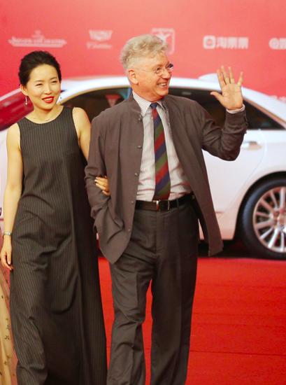 (图片:克丽缇娜创投项目大使英国著名导演柯文思先生及制片人韩轶女士)