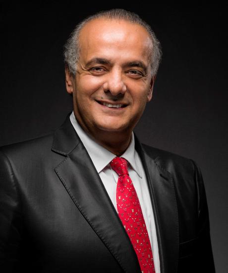 Dr.Massou COHEN ,法国整形之父及法国整形医学抗衰老协会主席,客人包括法国前第一夫人布吕尼,顶级明星伊莎贝拉·阿佳妮、苏菲·玛索、茱利叶·比诺什等