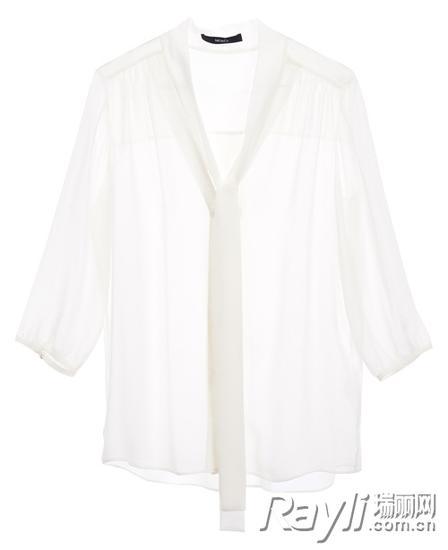 江疏影的系带衬衫来自MO&Co。售价RMB1199
