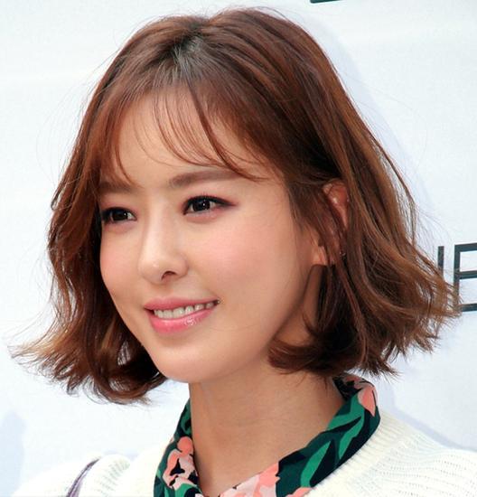 款式三:李多喜款 韩式桃花妆