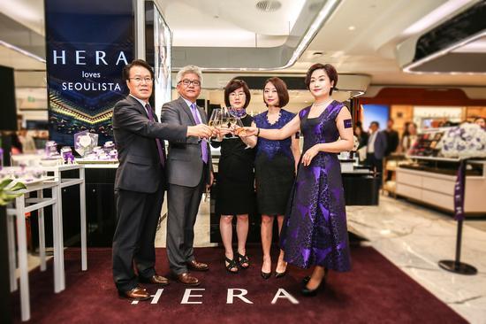 品牌高层与商场高层举杯祝贺HERA赫妍进驻北京SKP