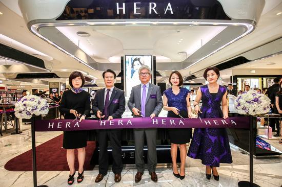 品牌高层与商场高层共同为HERA赫妍北京SKP专柜剪彩