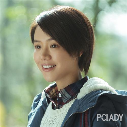在《七月与安生》中,马思纯以短发造型诠释学生时代