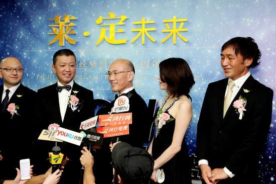 (ODC品牌国际团队接受现场记者访问)