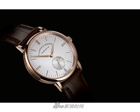 从入门级别的SAXONIA以至GRAND COMPLICATION,萨克森制表大师在品质、精准度、个人技艺方面皆秉持一贯标准。