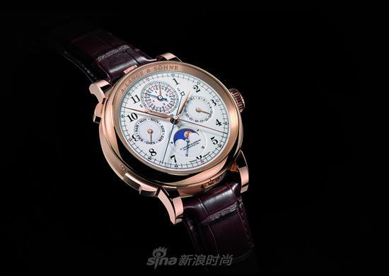 从入门级别的SAXONIA以至GRAND COMPLICATION,萨克森制表大师在品质、精准度、个人技艺方面皆秉持一贯标准。