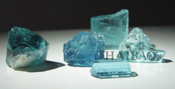 帕拉伊巴Paraiba碧玺晶体